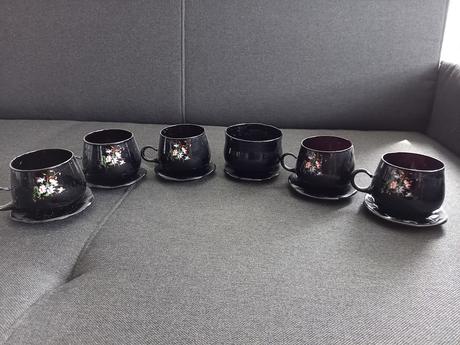 Čierne retro šálky,