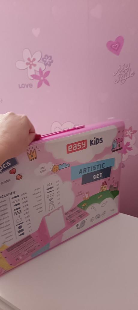 Obrovský kufrík s množstvom farbičiek,fixiek,