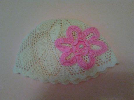 Ručne robená biela čiapočka, 62