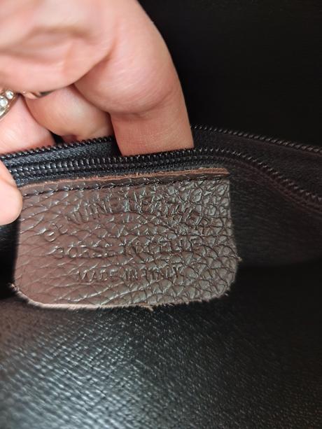 Dámska nadčasová tmavohnedá kožená kabelka, 