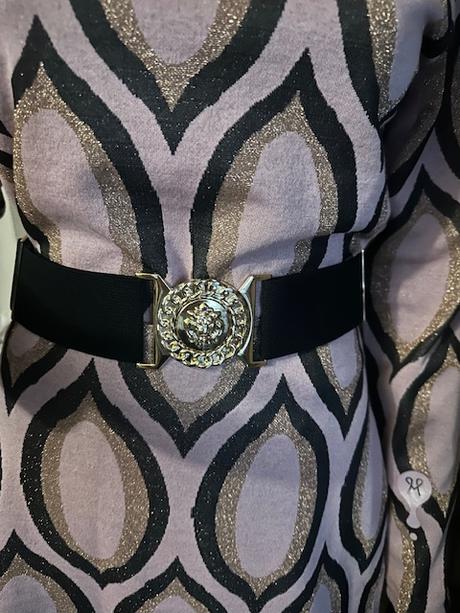 Kostým sukňový ružový so zlatou niťou zn. magenta, l / m