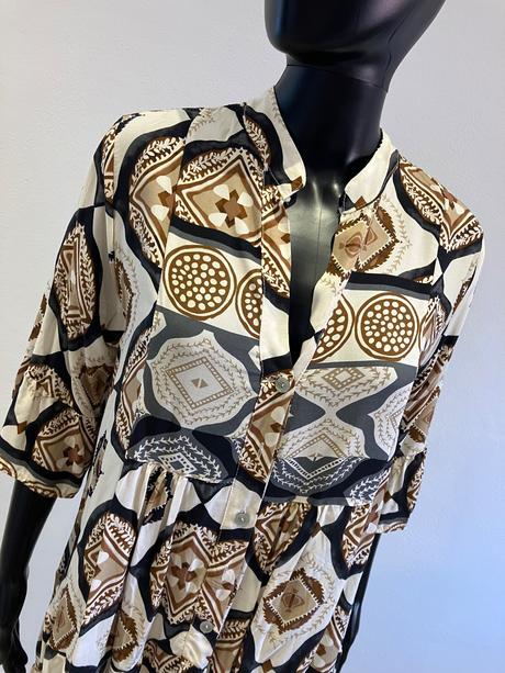 Dámske vzorované šaty s volánom hnedé (uni), l / m / s / xl