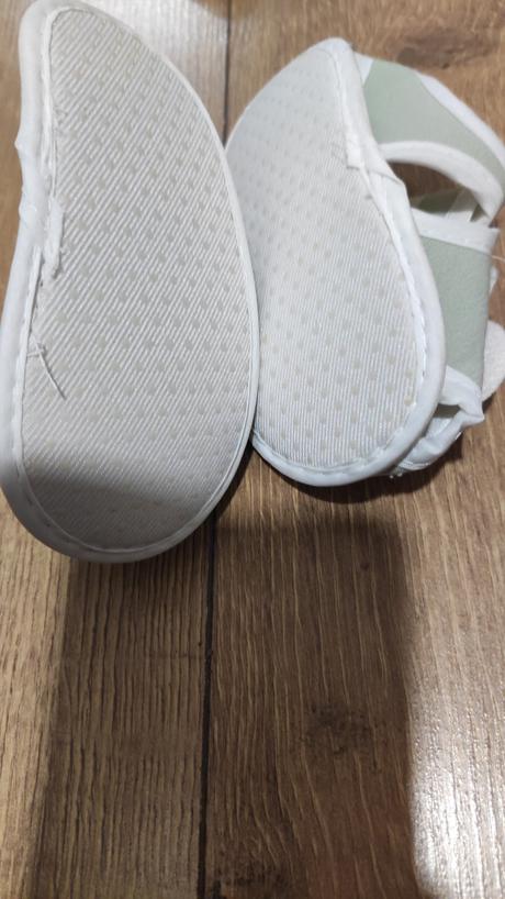 Capacky (sandalky), 17