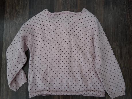 Svetrík s bordovými bodkami, 86