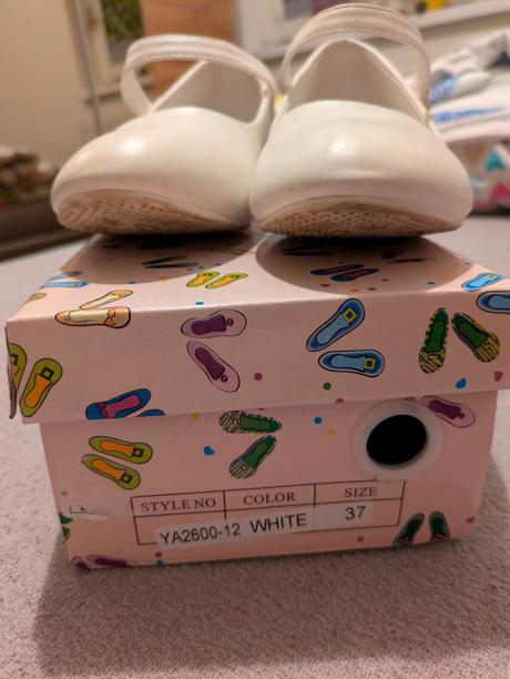 Biele topánočky, 37