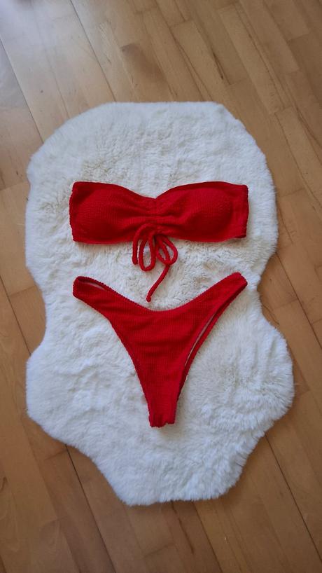 Cervene damske plavky, s