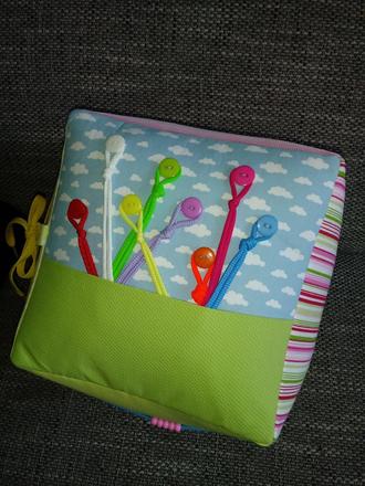 Quiet cube- kocka s aktivitami,