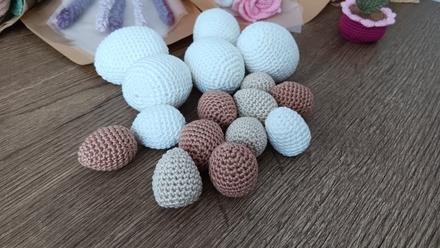 Háčkované vajíčka prírodných farieb, 