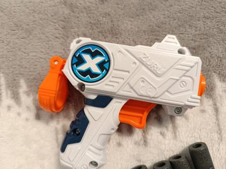 Naťahovacia pištoľ s nábojmi,