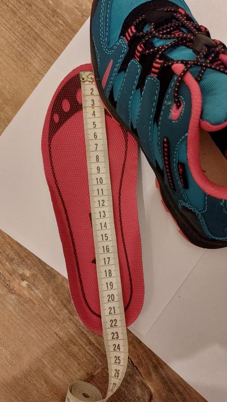 Trekové tenisky, 35