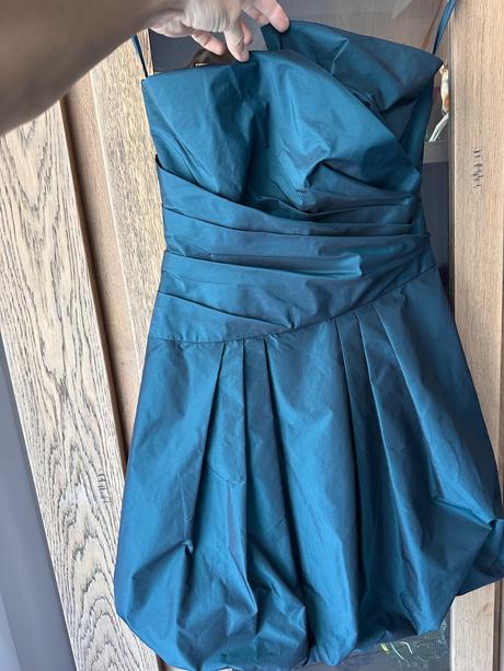 Apolocenske saty s kosticami jakes, 36