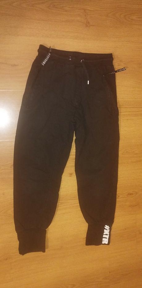 Chlapčenské tepláky, c&a,152