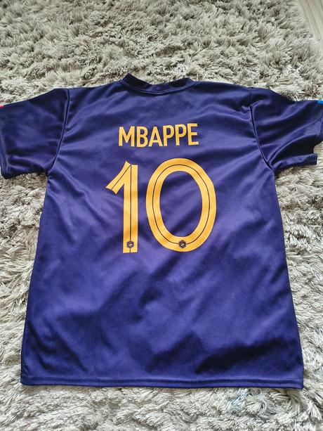 Dres-mbappe, 146