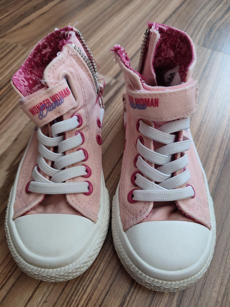 Dievčenské plátenky, 25