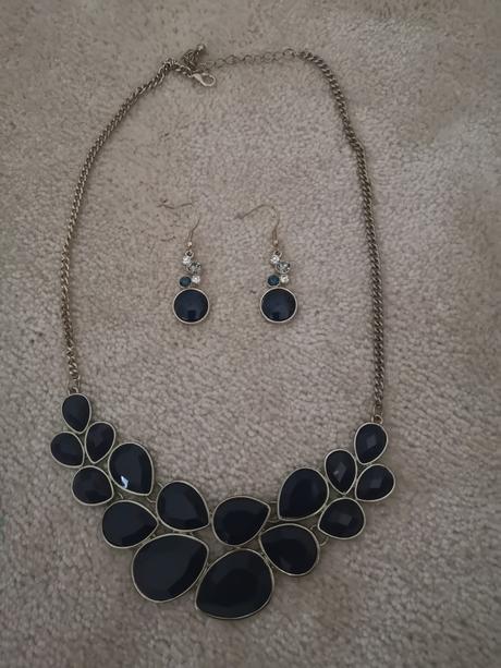 Náhrdelník s náušnicami, 