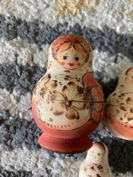 Drevená menšia matrioška, 