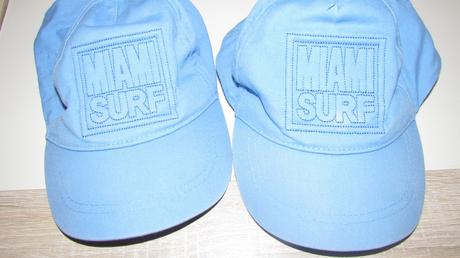 Šiltovky pre dvojičky, 56