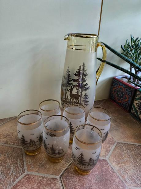 Poháre s polovnickym motívom, 