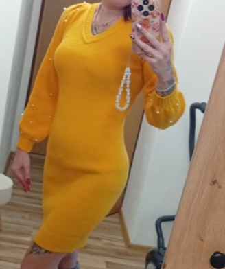 Svetríkové šaty s perličkami, m