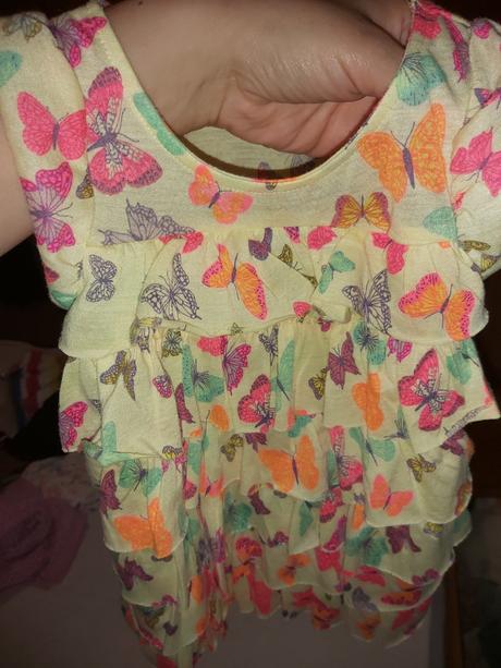 Tricko s volanikmi, 104