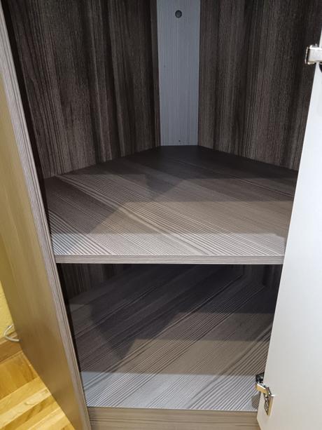 Písací stôl a rohová skrinka,