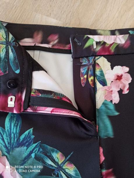 Kvetinové letné nohavice, 34