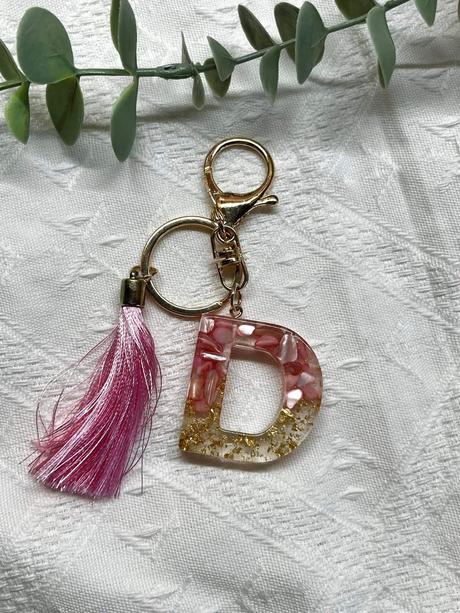 Ručne vyrobené živicové kľúčenky, 