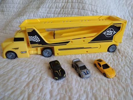 Ťahač s návesom a autíčkami, 