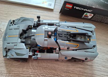 Lego technic 42173 sivé hyperauto,