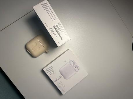 Iphone 11+sluchadla airpods,