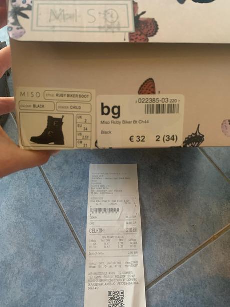 Dievcenske cizmy, 34