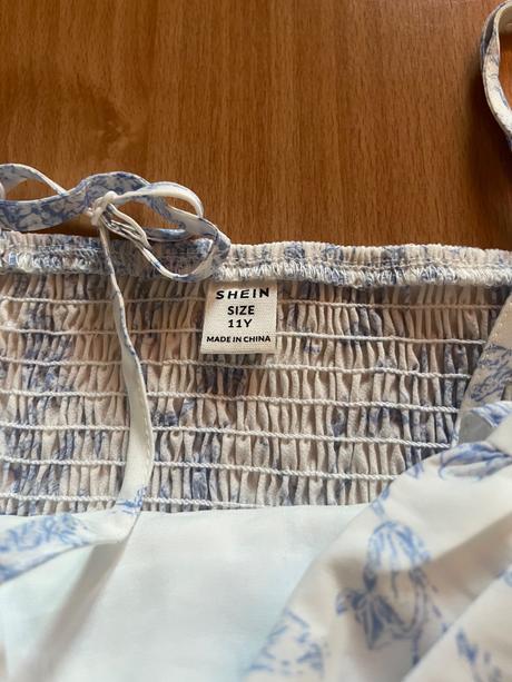 Dievčenské šaty, 146