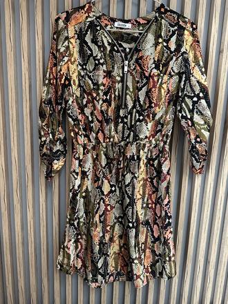 Farebné šaty coloseum, s