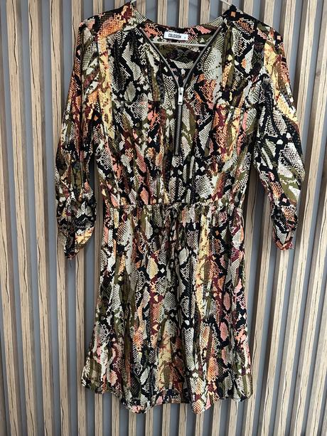 Farebné šaty coloseum, s