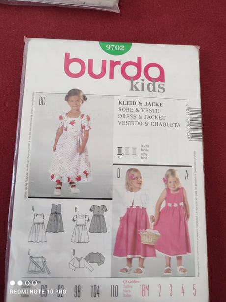 Burda strih 9702,