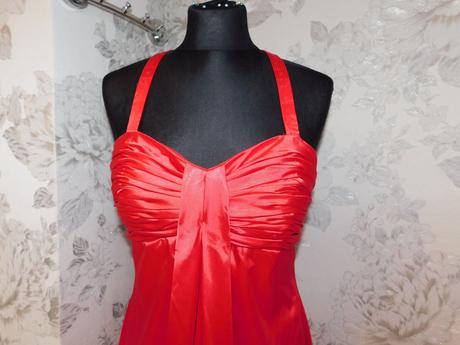 Velmi pekne saty na slavnost, 38