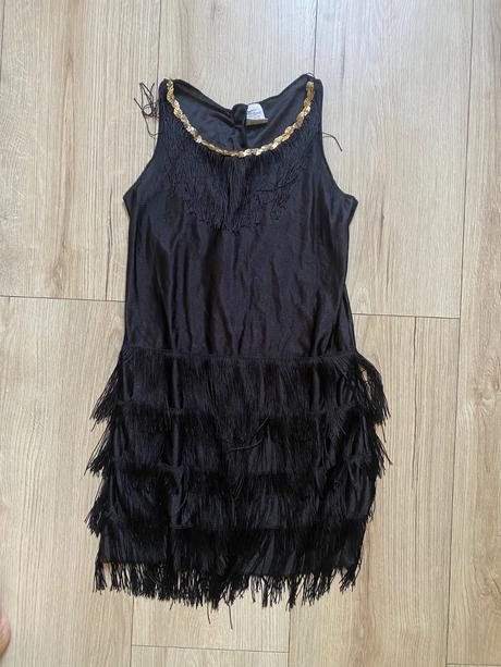 Cierne saty so strapcami, 146