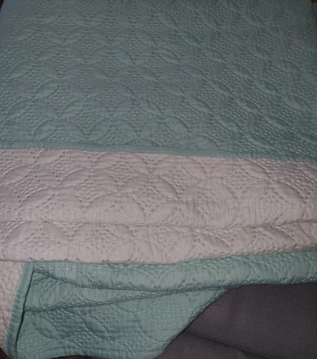 Obojstranna prikryvka na postel mint 210x235, 
