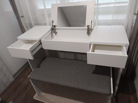 Kozmetický stolík, 