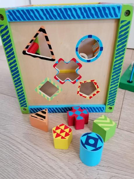 Drevená didaktická kocka s labyrintom a aktivitami, 