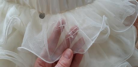 Sukňa s volanikmi, 140