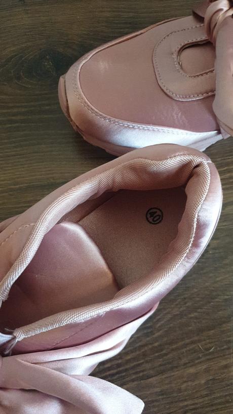 Ružové saténové tenisky, 39