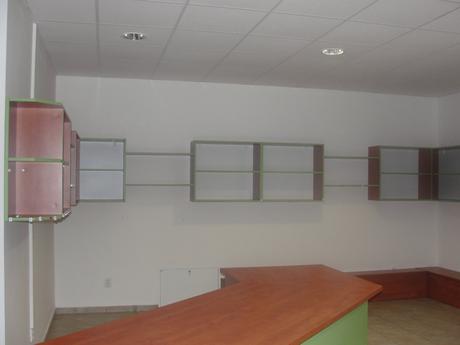 Police štýlové, kvalitné - nábytok, 