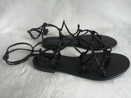 Pekné zaujímavé sandálky s viazaním okolo nohy, 40