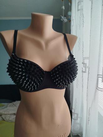 Spiked podprsenka, 85b