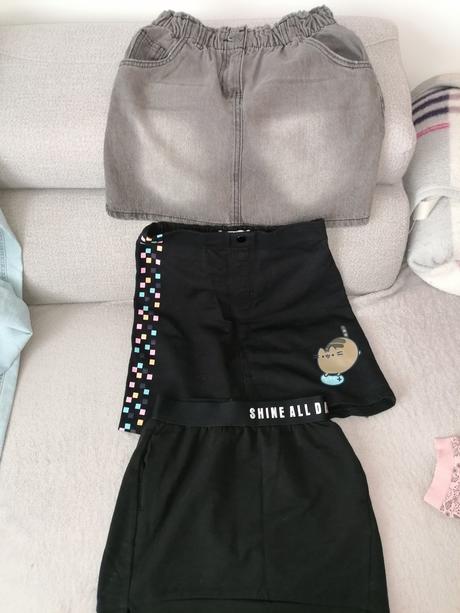 Dievcenske sukne, reserved,152