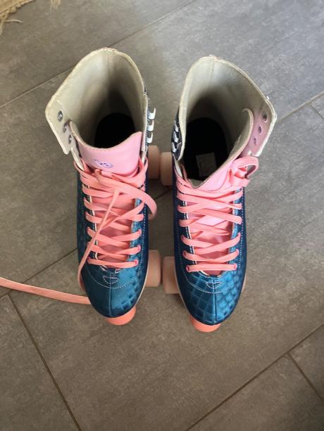 Kolieskové korčule, 42