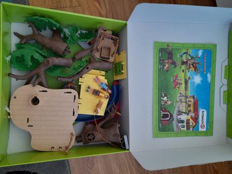 Schleich 42408 - dobrodružný domček na strome, 