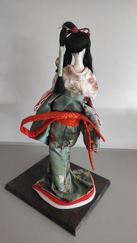 Japonská bábika s bubnom,