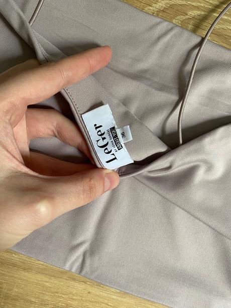 Priliehavý top na ramienka, 36